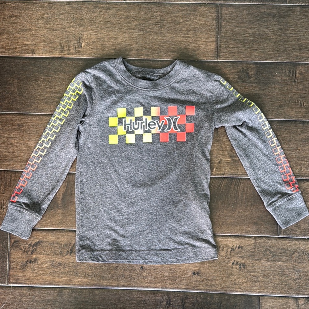 ❤️3/$30 Hurley Gray Long Sleeve Tee with Checkered Design